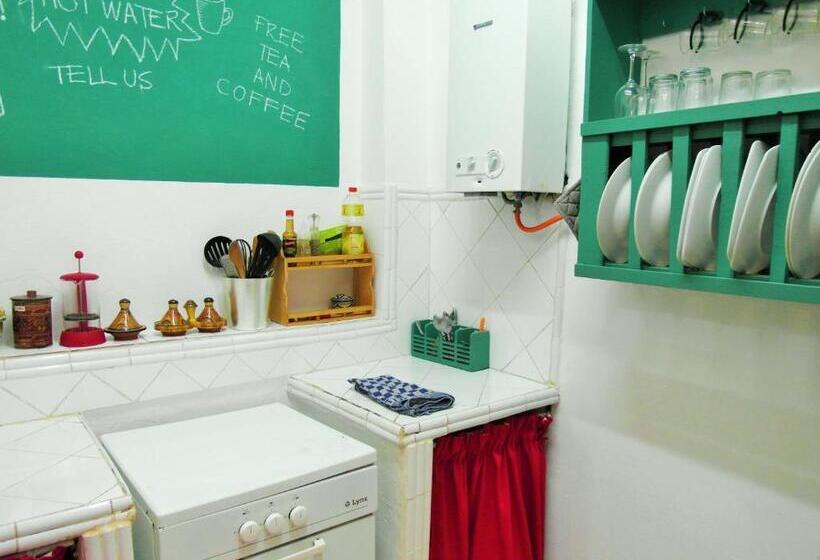 تختخواب و صبحانه Christina's House