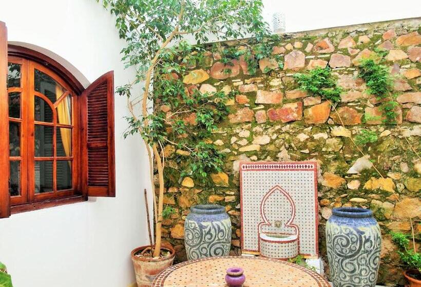 تختخواب و صبحانه Christina's House