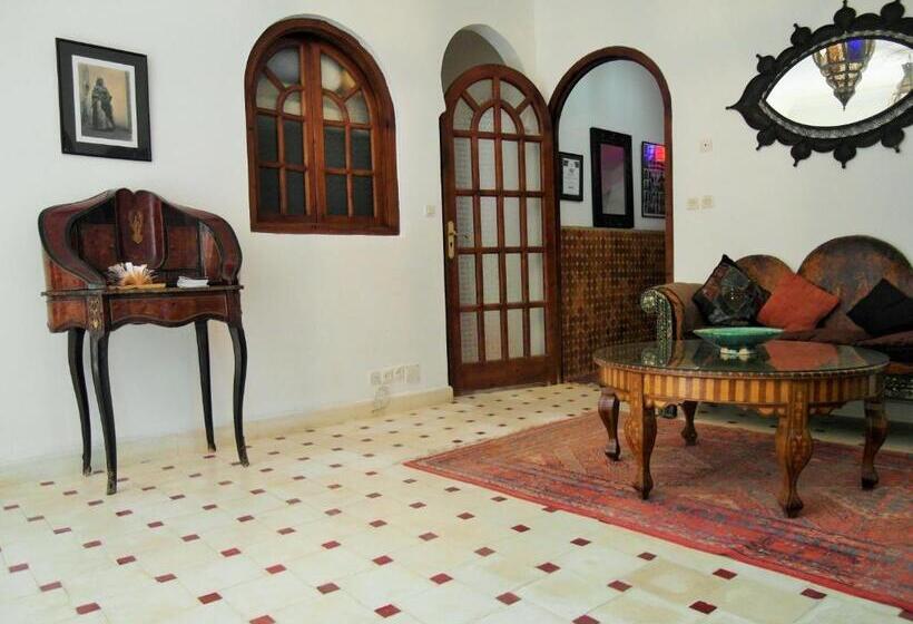 تختخواب و صبحانه Christina's House