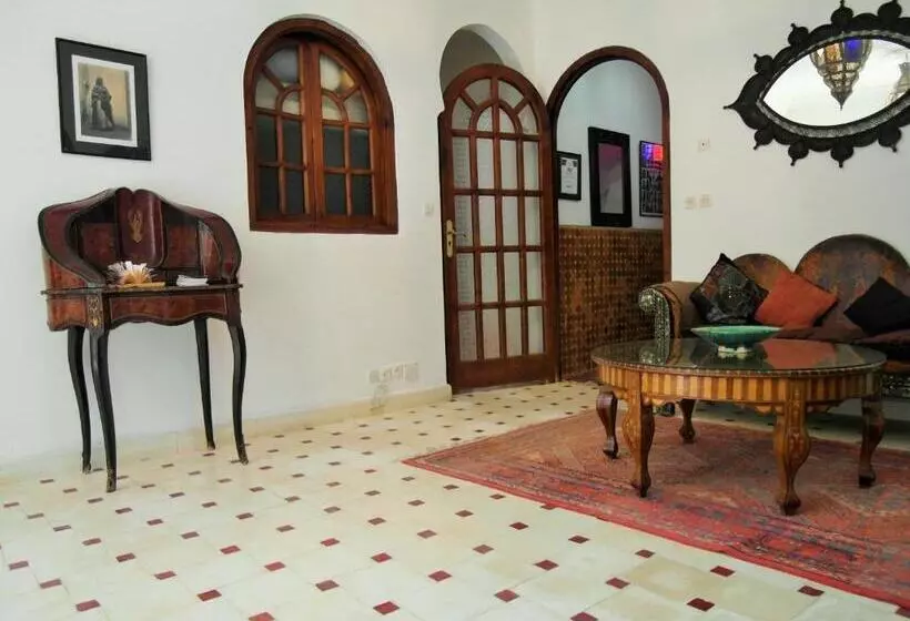 تختخواب و صبحانه Christina's House