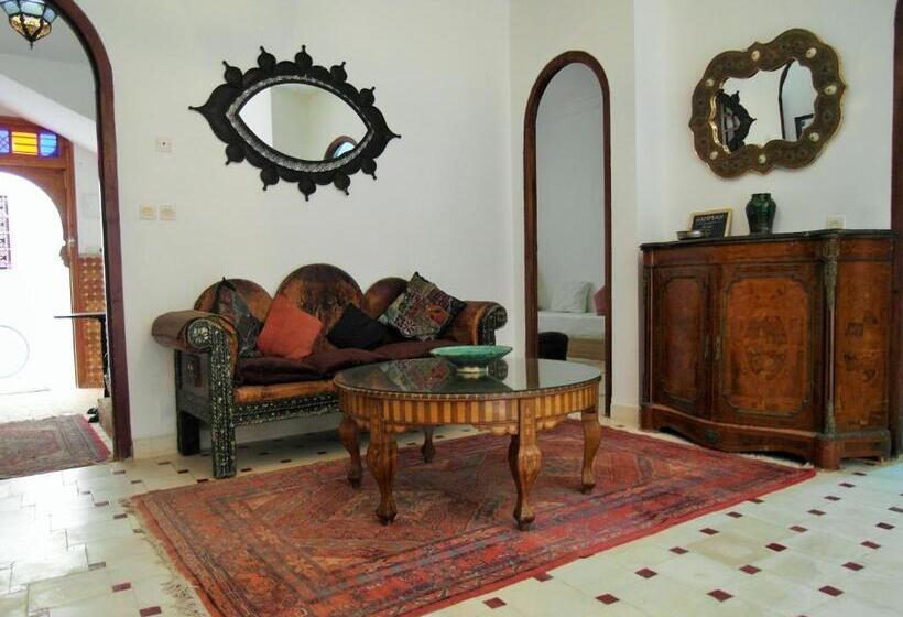 تختخواب و صبحانه Christina's House