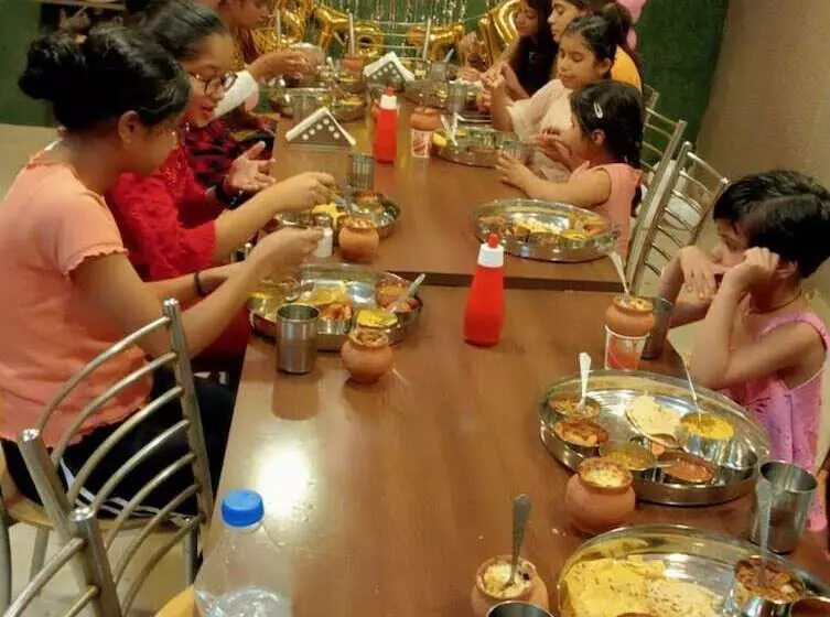 ホテル Surya Palace