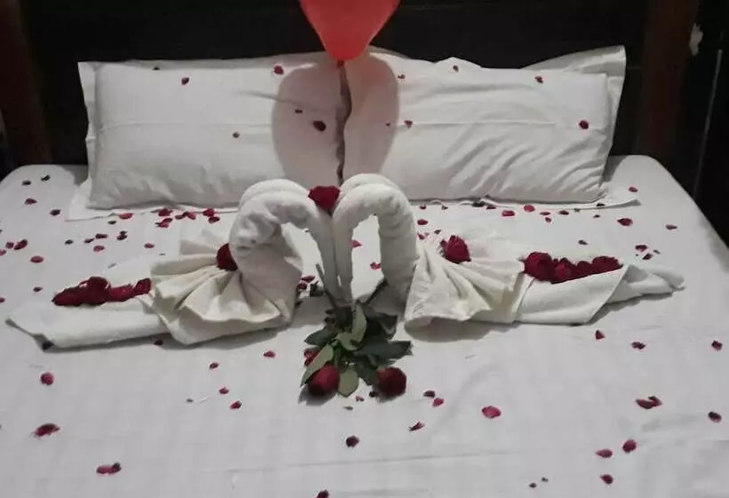 ホテル Surya Palace