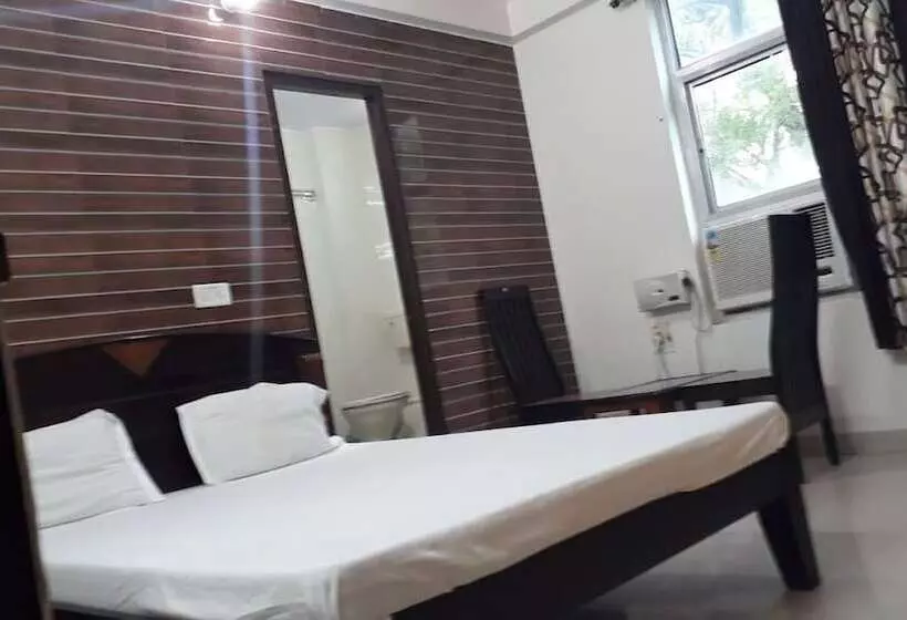 ホテル Surya Palace