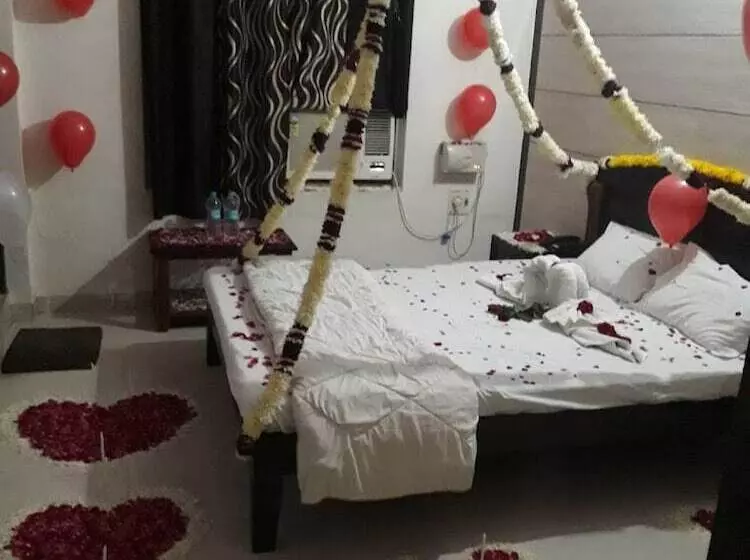 ホテル Surya Palace