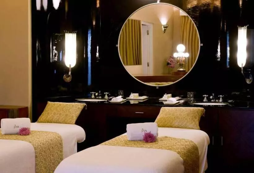 ホテル Surya Palace