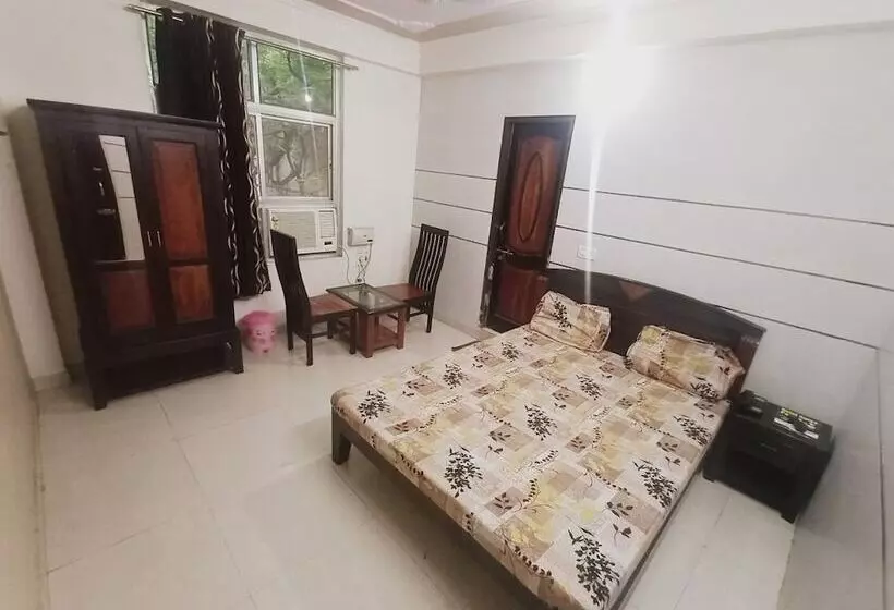 ホテル Surya Palace