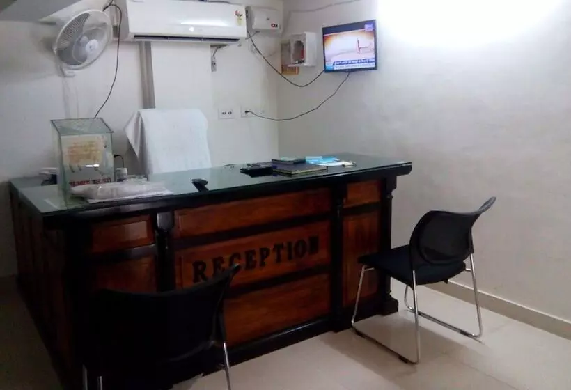 ホテル Surya Palace