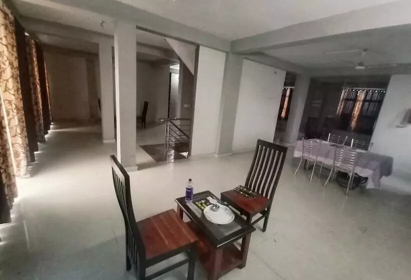 ホテル Surya Palace