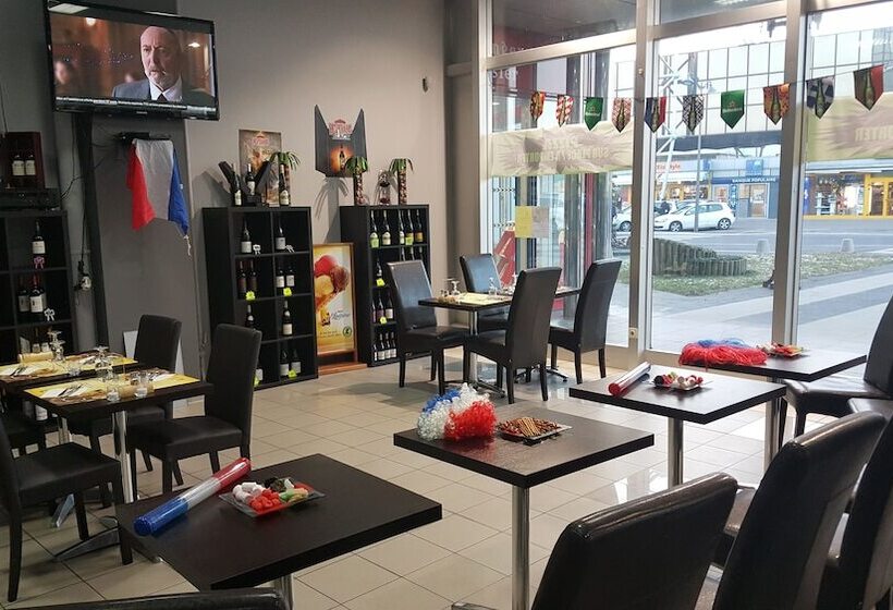 בית מלון כפרי De La Tour