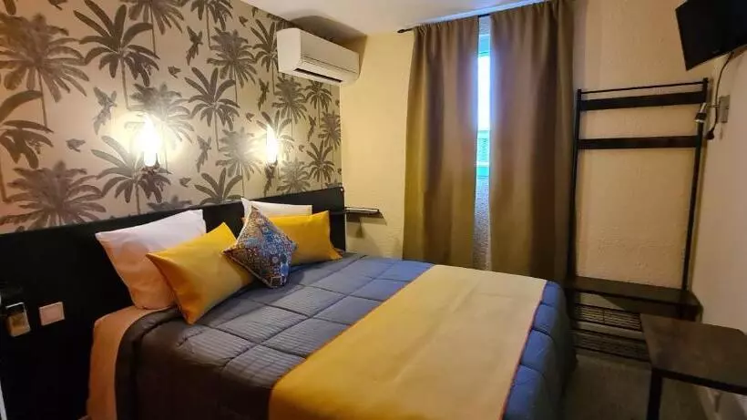 בית מלון כפרי Hôtel L Etoile Aéroport   A61