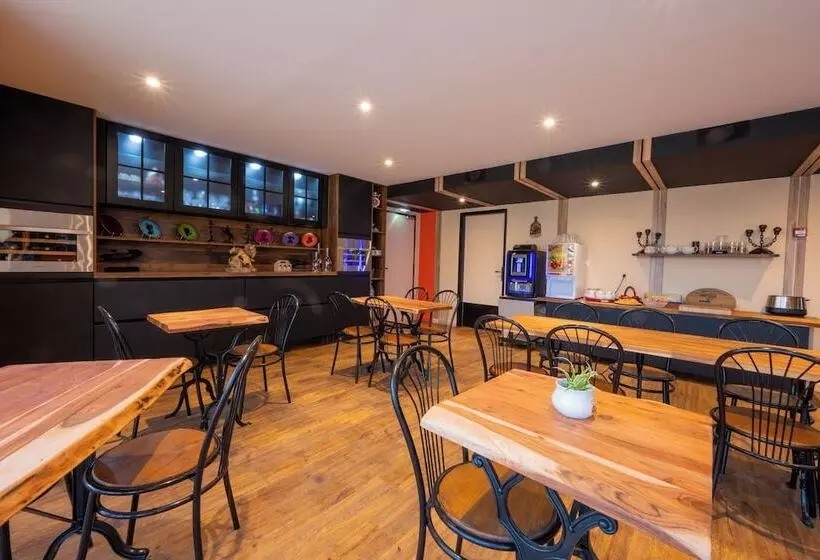 בית מלון כפרי Hôtel L Etoile Aéroport   A61