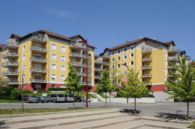 Отель Séjours & Affaires Genève Saint Genis