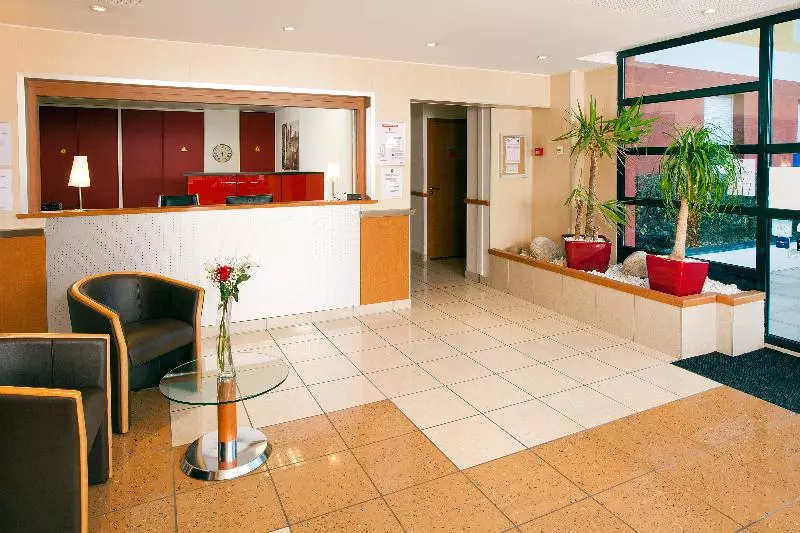 Отель Séjours & Affaires Genève Saint Genis