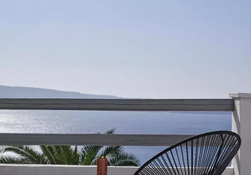 Mr And Mrs White Oia   Santorini