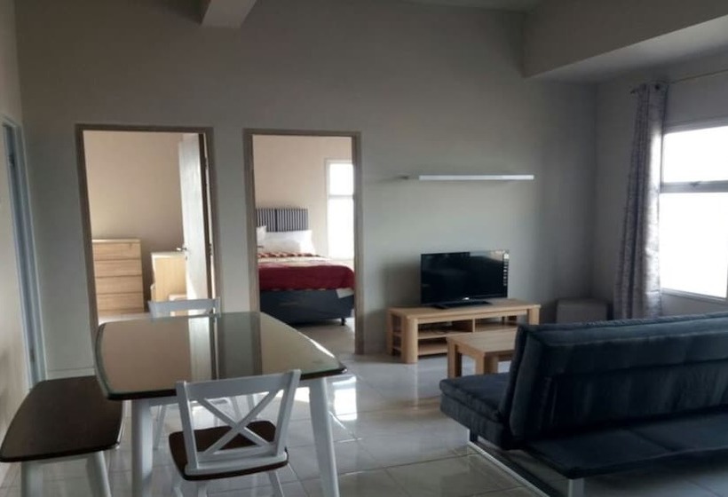 فندق Newton Apartement By Amanah