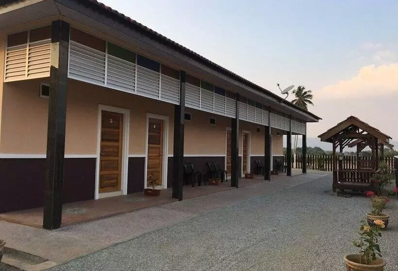 Hotelli D Village Cottage