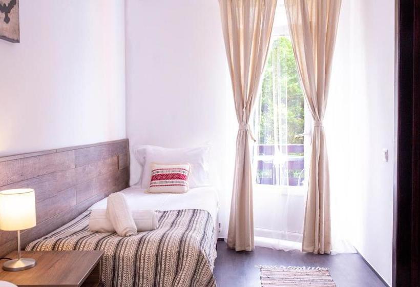 هتل Floare De Colt