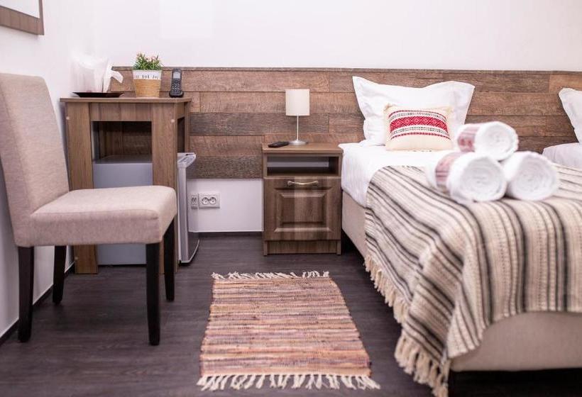 هتل Floare De Colt