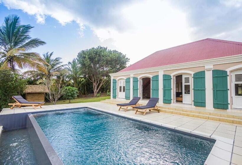 هتل Habitation Du Comté