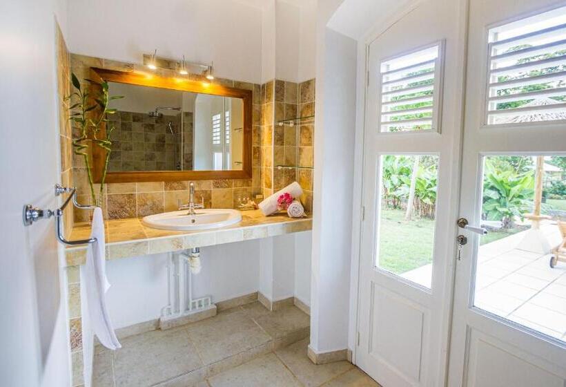 هتل Habitation Du Comté