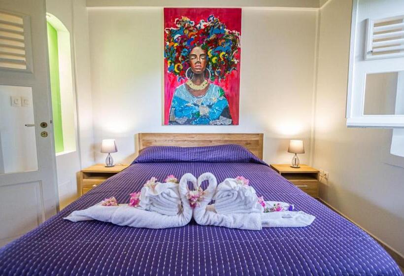 هتل Habitation Du Comté