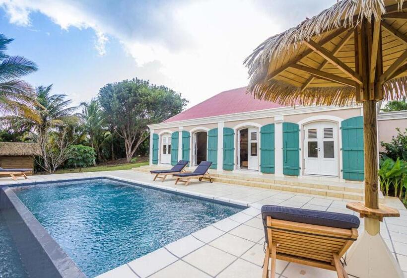 هتل Habitation Du Comté