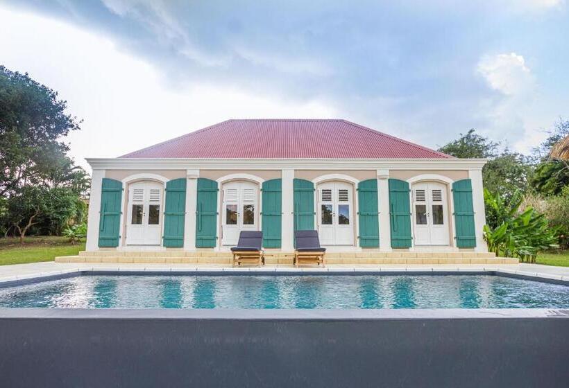 هتل Habitation Du Comté