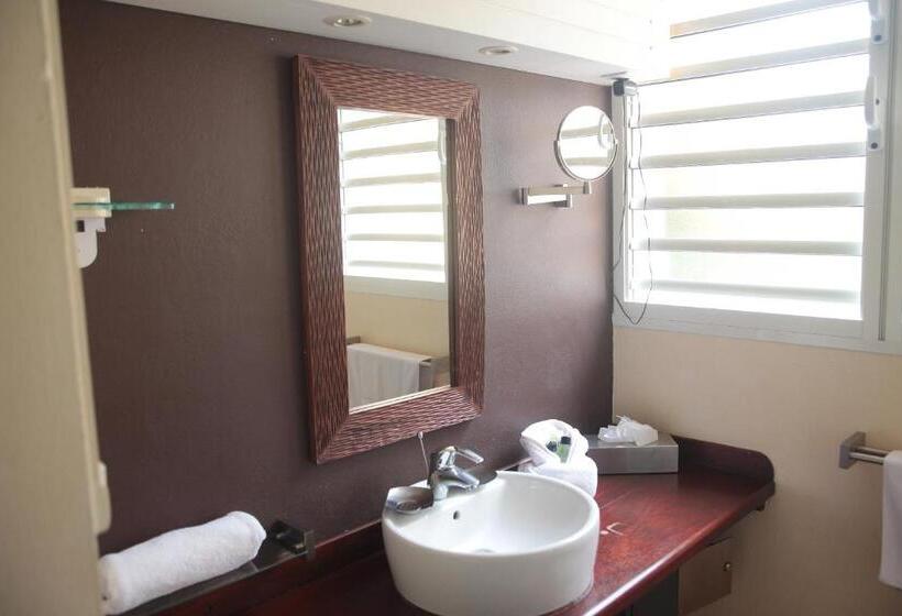 هتل Habitation Du Comté