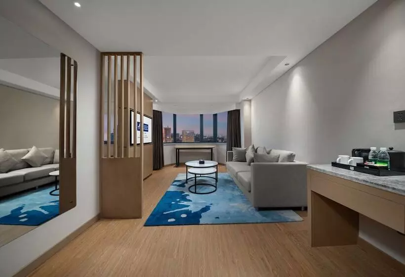 Hotelli Holiday Inn Express Nanchang Bayi Square, An Ihg