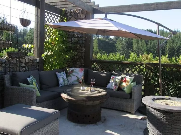 Hotelli Redwood Valley B & B