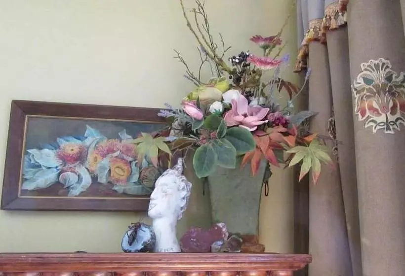 Hotelli Redwood Valley B & B