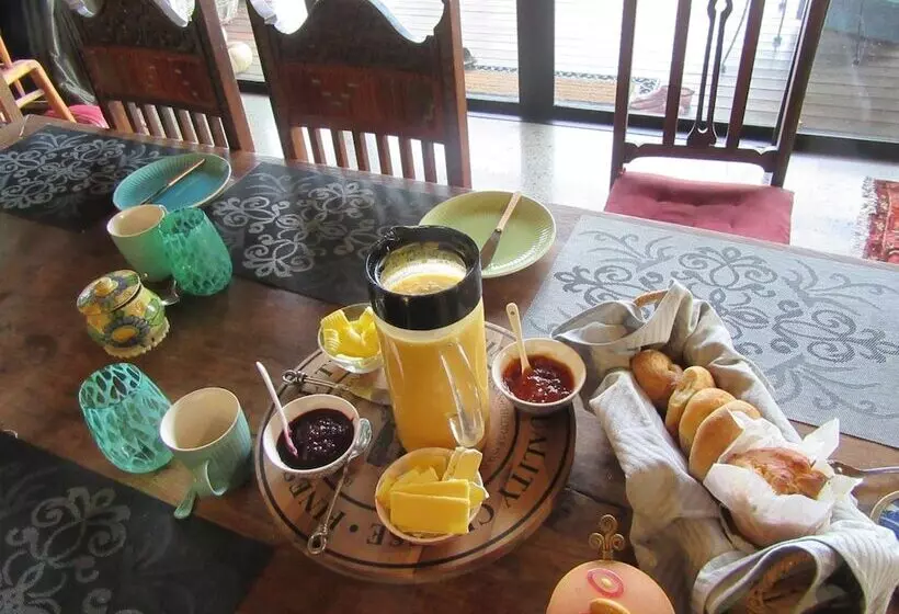 Hotelli Redwood Valley B & B