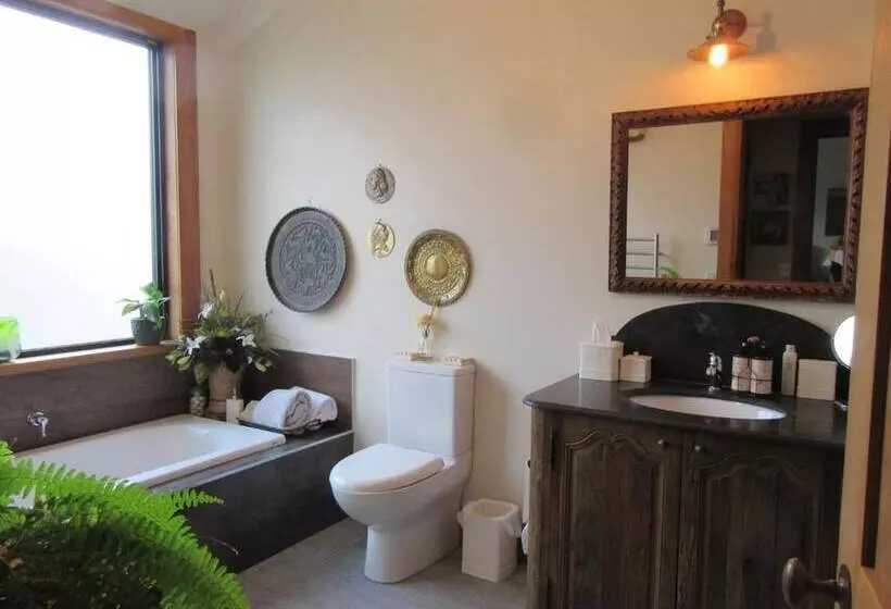 Hotelli Redwood Valley B & B