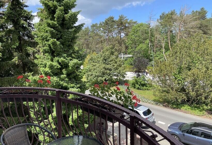 בית מלון כפרי Willa 4 Pory Roku & Uznam