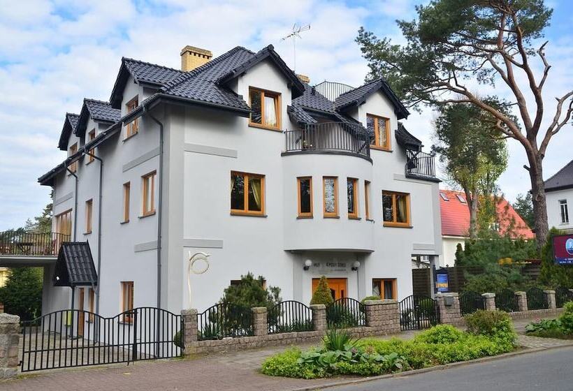 בית מלון כפרי Willa 4 Pory Roku & Uznam