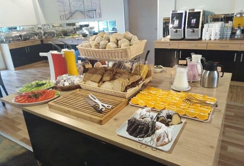 בית מלון כפרי Willa 4 Pory Roku & Uznam