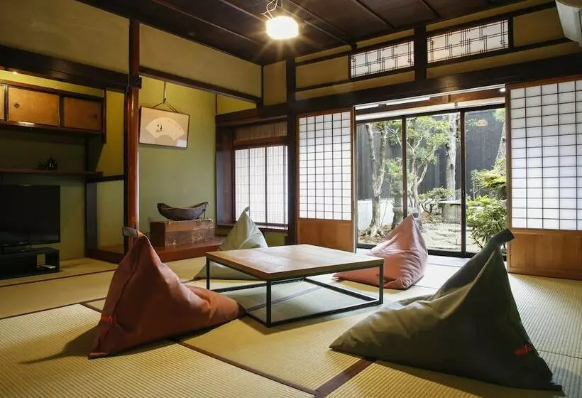 Hotelli Yamasaki Ryokan Q Nakamonzenya