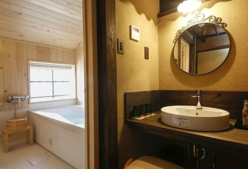 Hotelli Yamasaki Ryokan Q Nakamonzenya