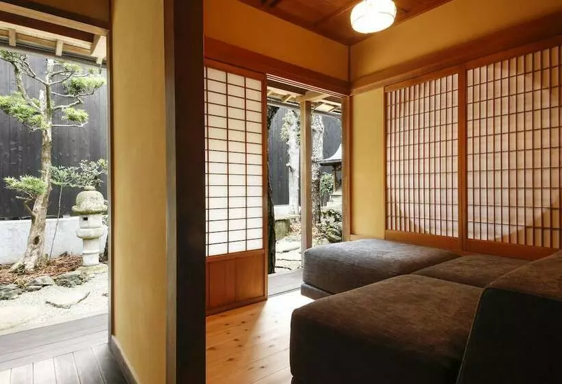 Hotelli Yamasaki Ryokan Q Nakamonzenya