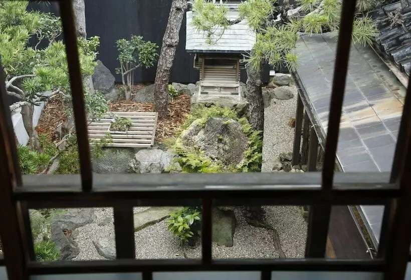 Hotelli Yamasaki Ryokan Q Nakamonzenya