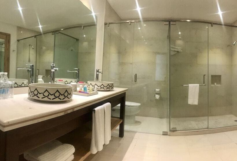 هتل Boutique Casareyna