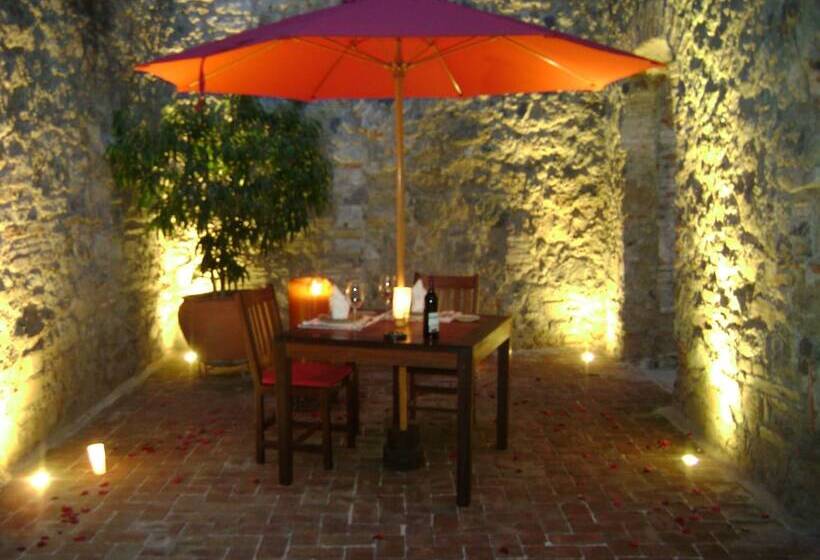 هتل Boutique Casareyna