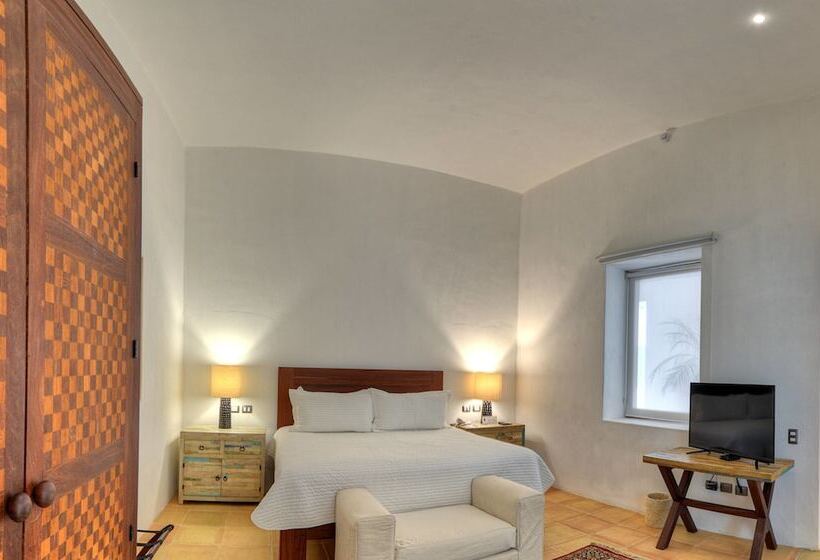 هتل Boutique Casareyna