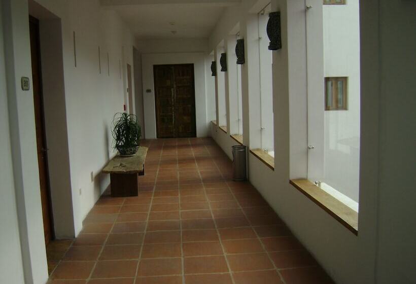 هتل Boutique Casareyna