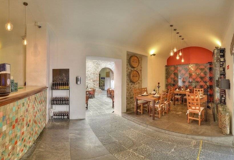 هتل Boutique Casareyna