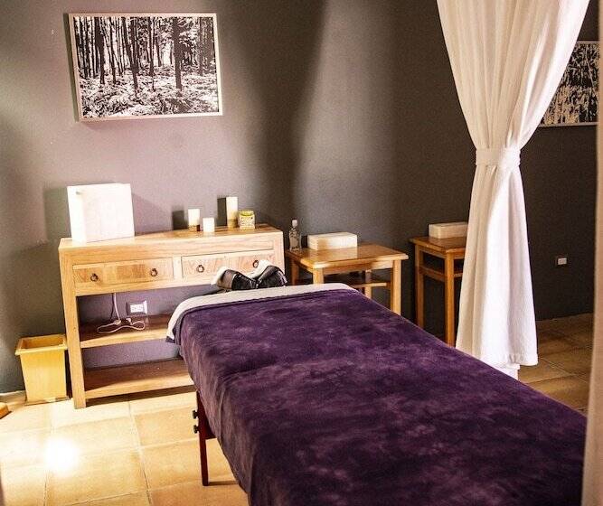 هتل Boutique Casareyna