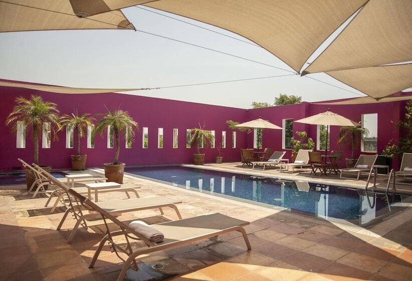 هتل Boutique Casareyna