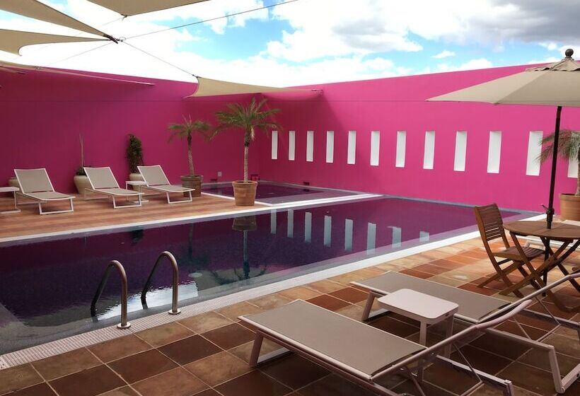 هتل Boutique Casareyna