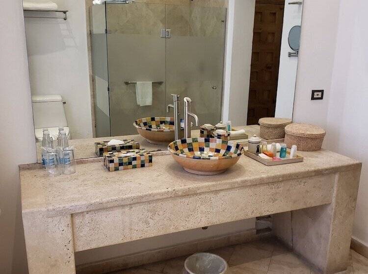 هتل Boutique Casareyna